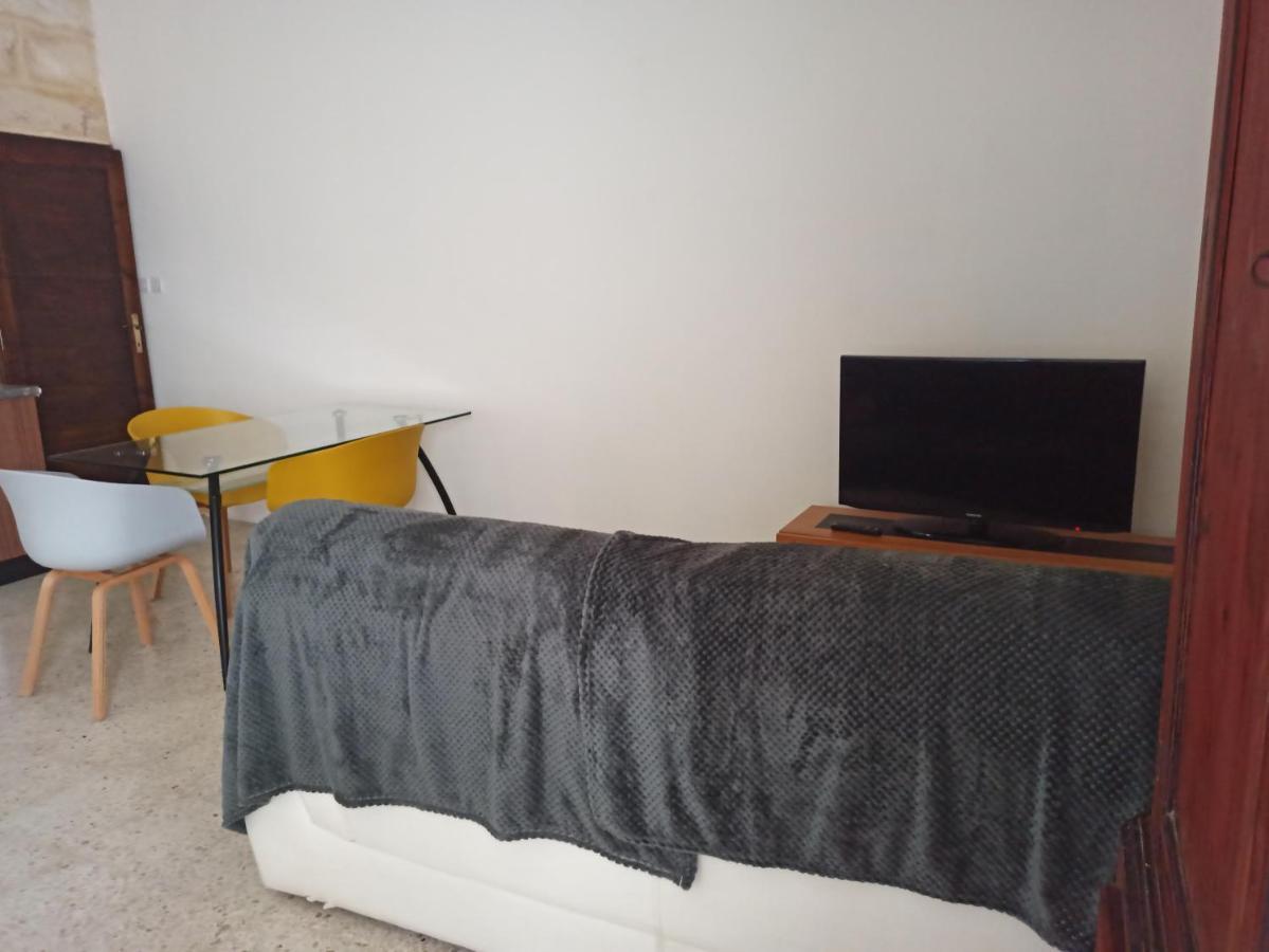 Beautiful Studio Apartment In Qormi Malta Экстерьер фото