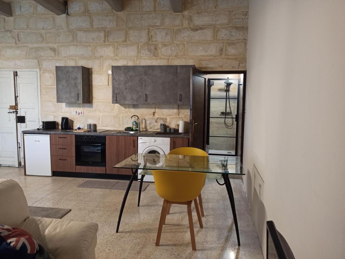 Beautiful Studio Apartment In Qormi Malta Экстерьер фото